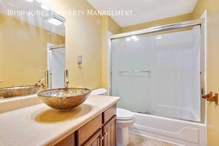 479 Lake Ave #2 - Photo 5 of 17