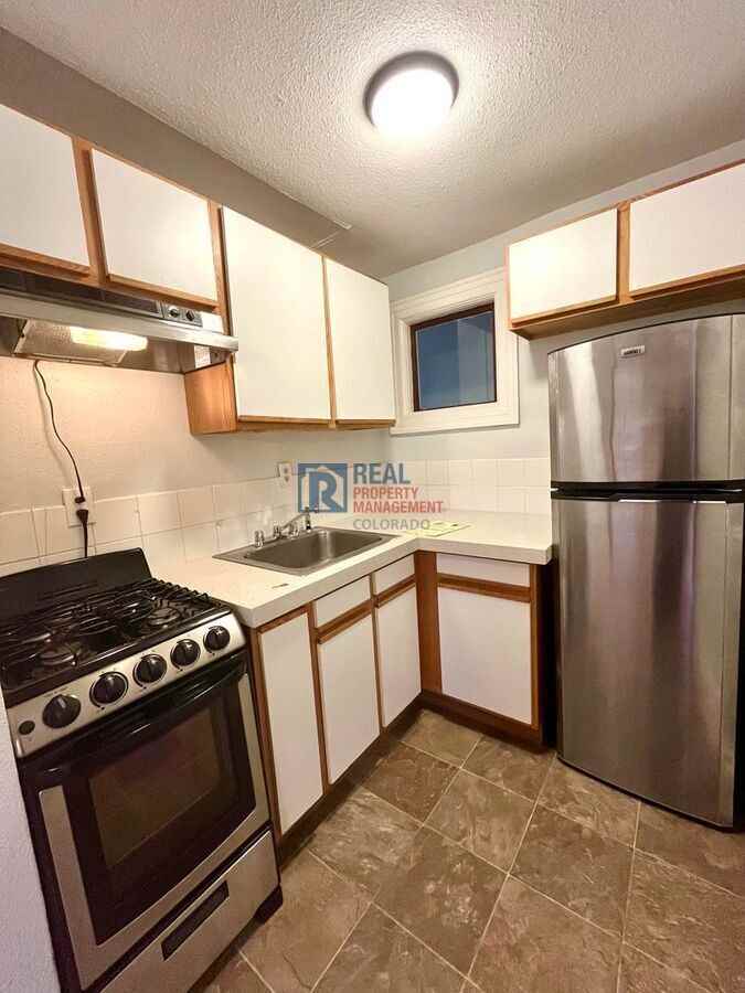 1324 N Nevada Ave #6 - Photo 4 of 9