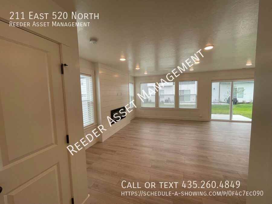 211 E 520 N - Photo 4 of 27