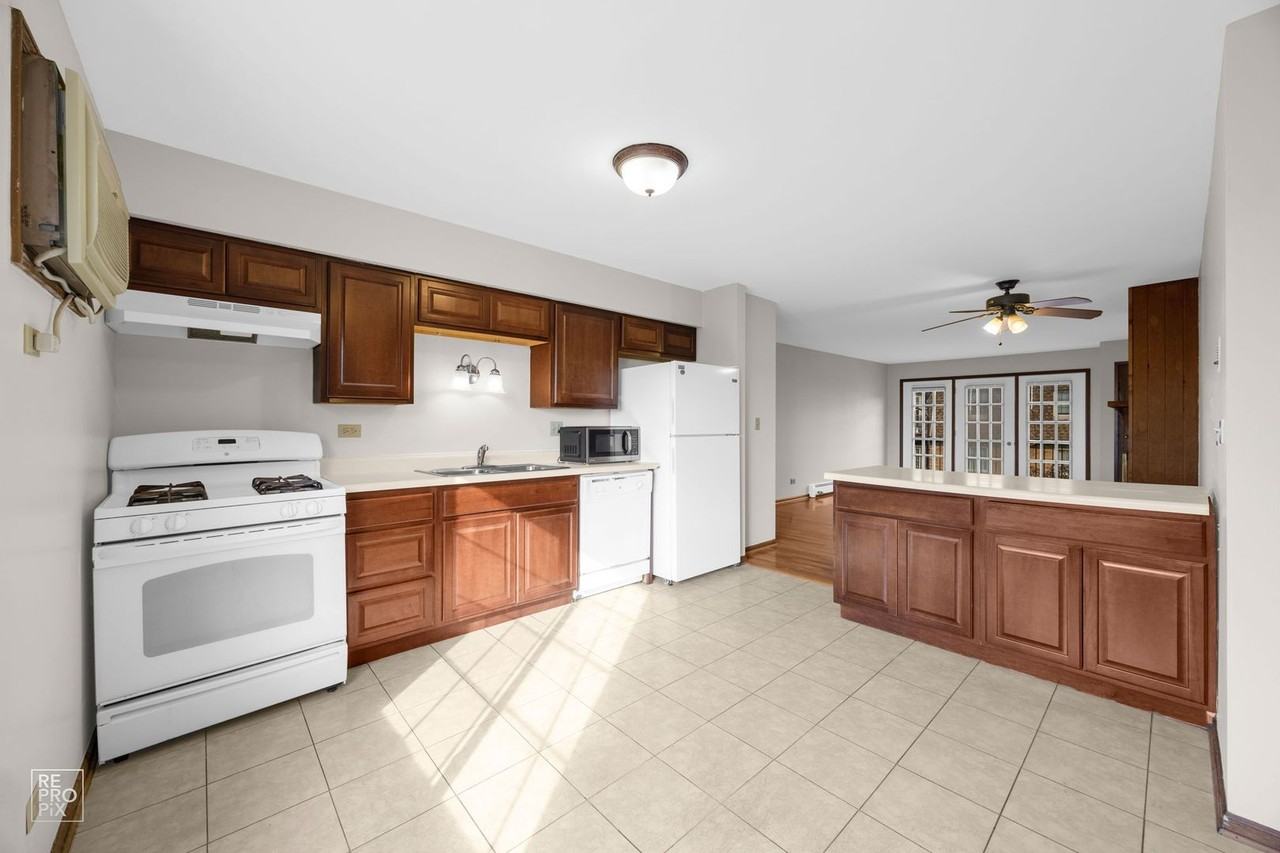 2300 Century Point Lane #F - Photo 3 of 10