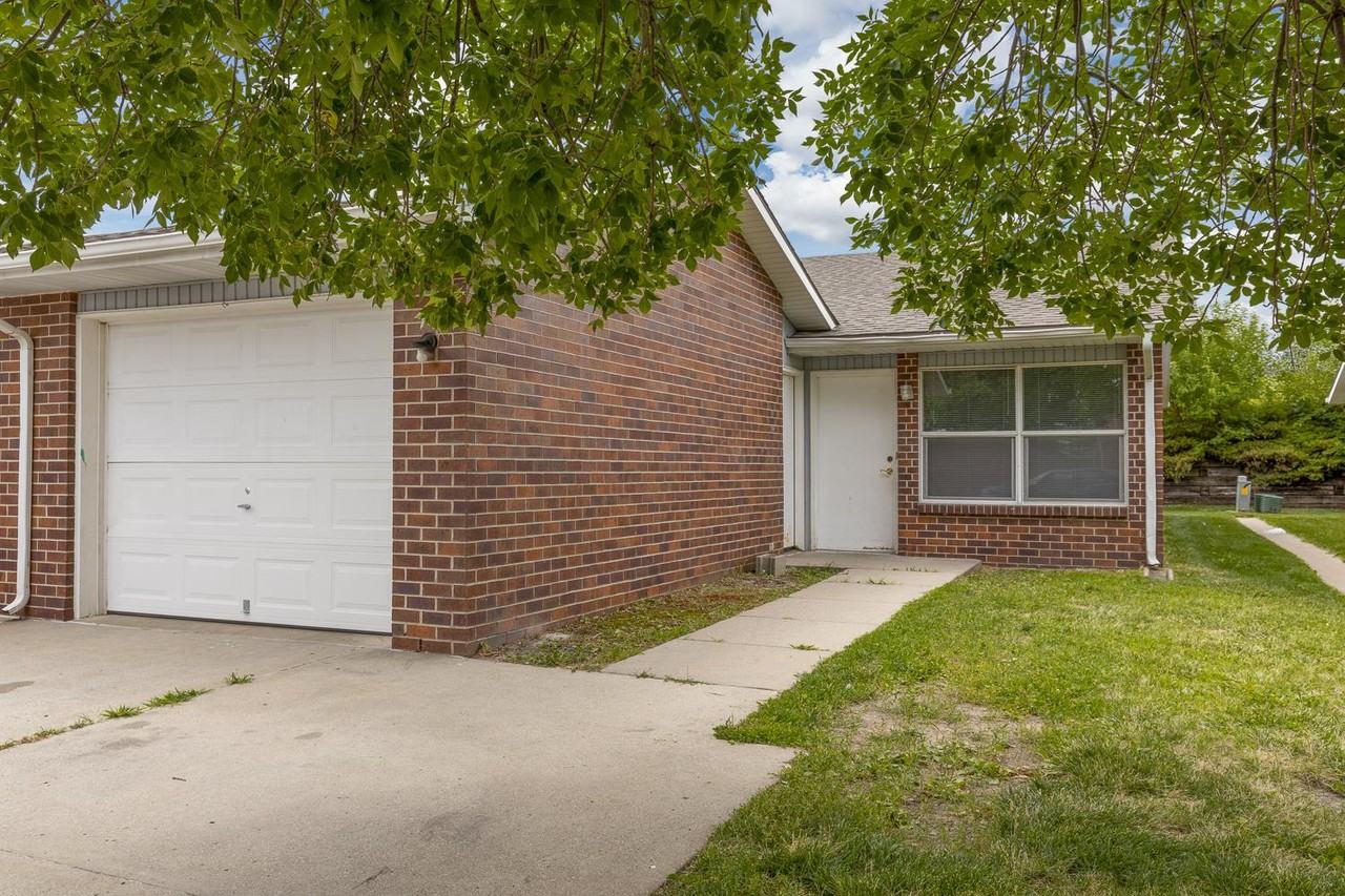 3421 Portia St - Photo 5 of 35