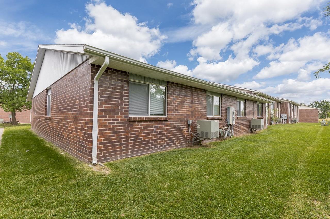 3421 Portia St - Photo 6 of 35