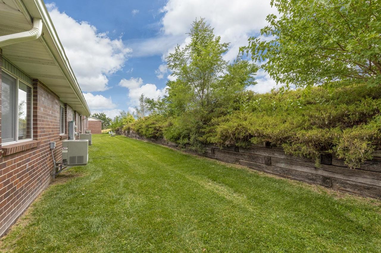 3421 Portia St - Photo 7 of 35