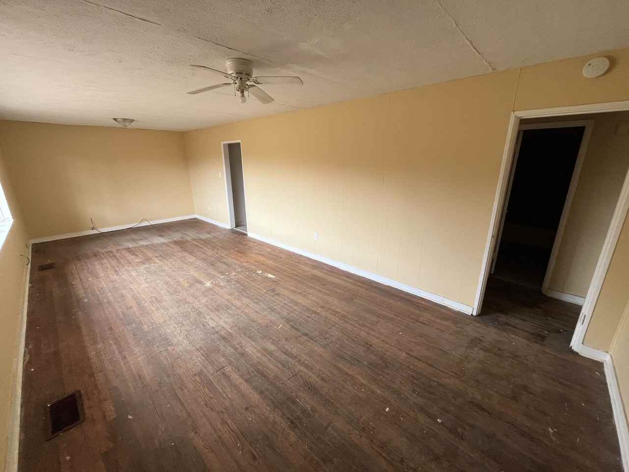 2862 Oak Forest Dr - Photo 2 of 13