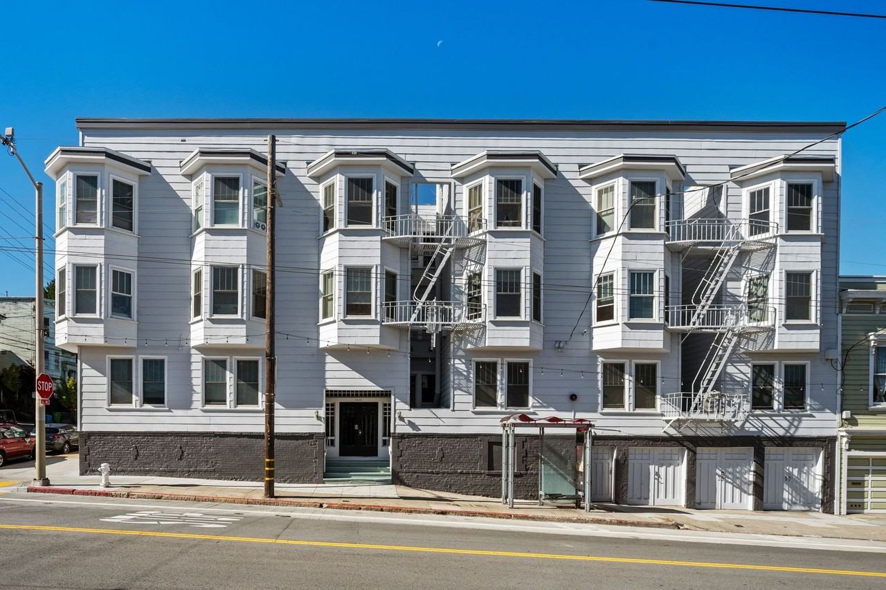 1450 Castro St #6 - Photo 3 of 19