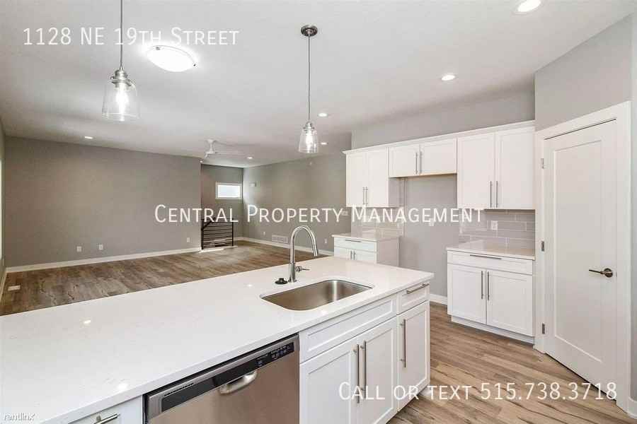 1128 Ne 19th St - Photo 2 of 19