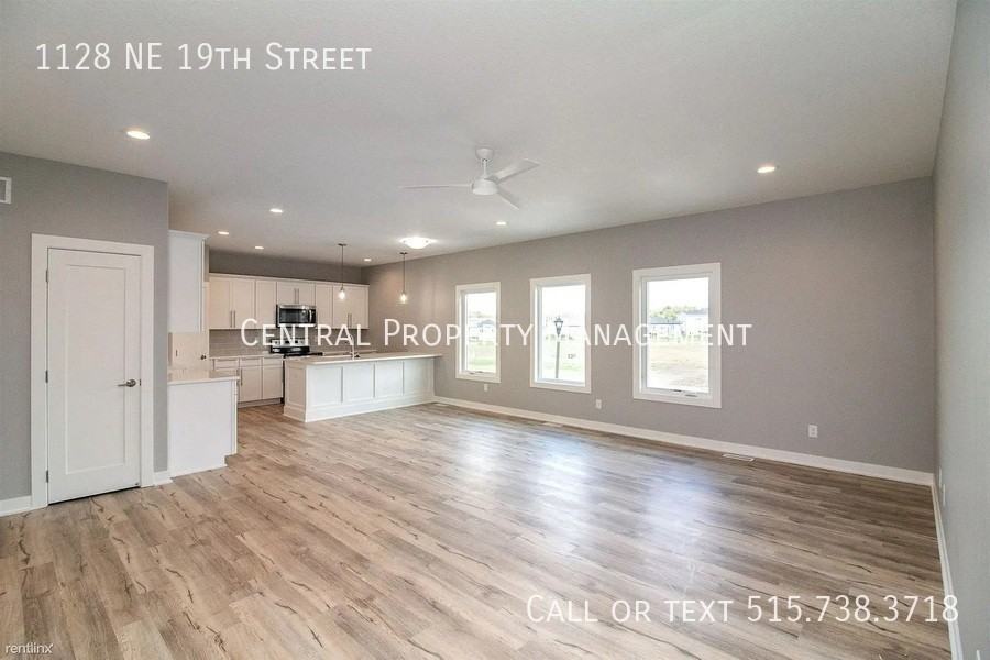 1128 Ne 19th St - Photo 5 of 19