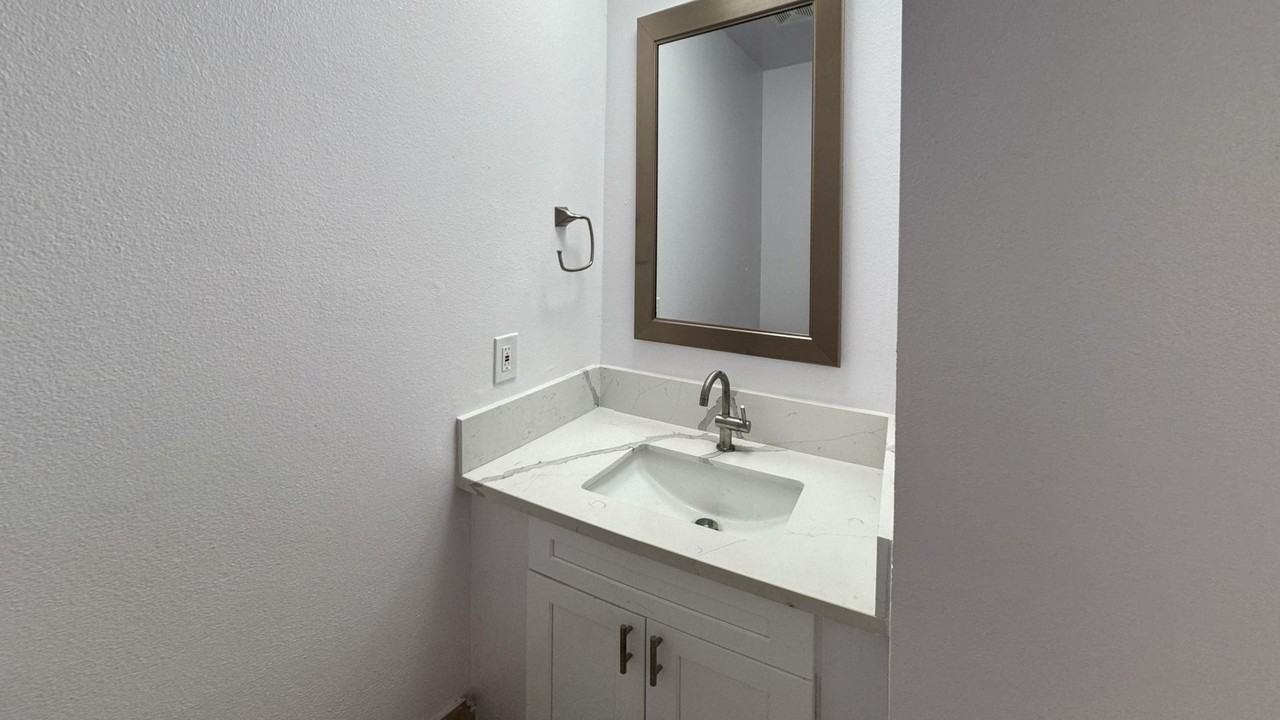 1726 N Stanton Pl #4 - Photo 5 of 15