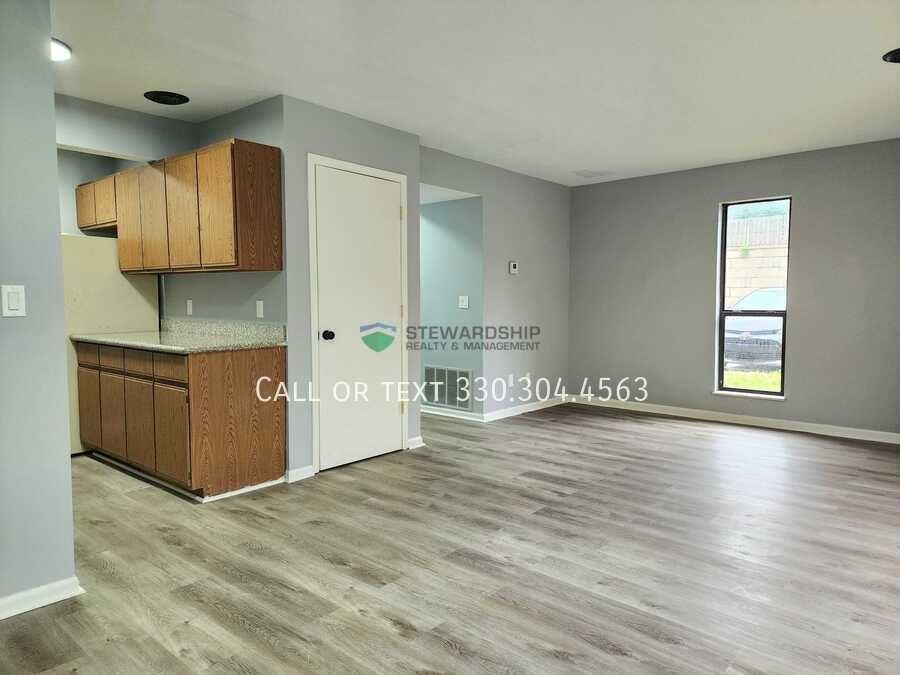 693 Carroll Street - Photo 3 of 33