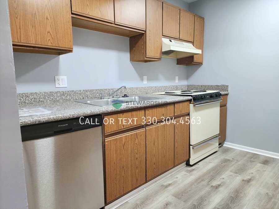 693 Carroll Street - Photo 4 of 33