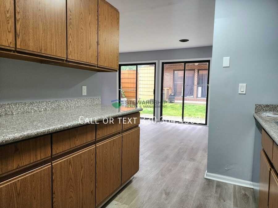 693 Carroll Street - Photo 6 of 33