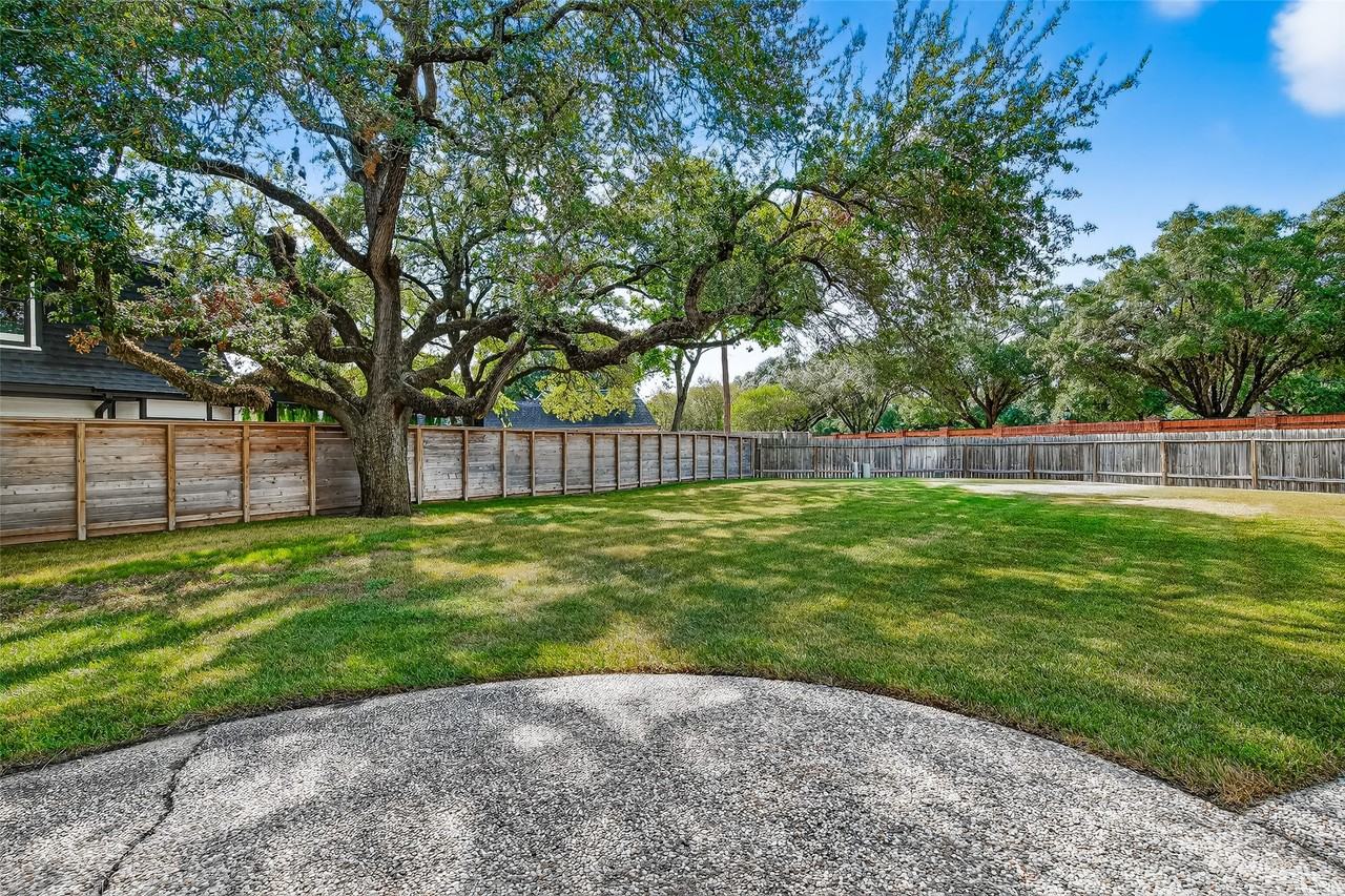 818 Silvergate Dr #818 - Photo 7 of 40