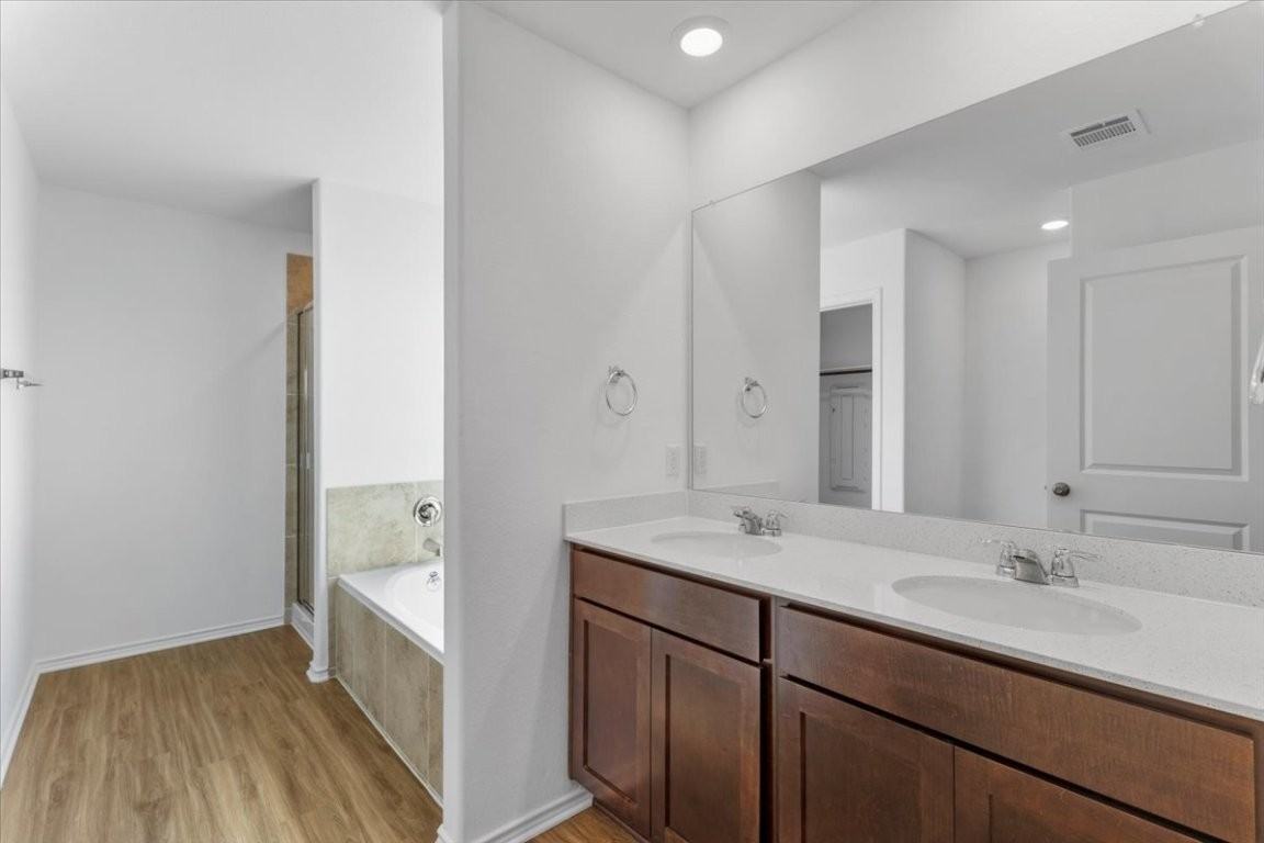 425 Escondido Cir #425 - Photo 2 of 31