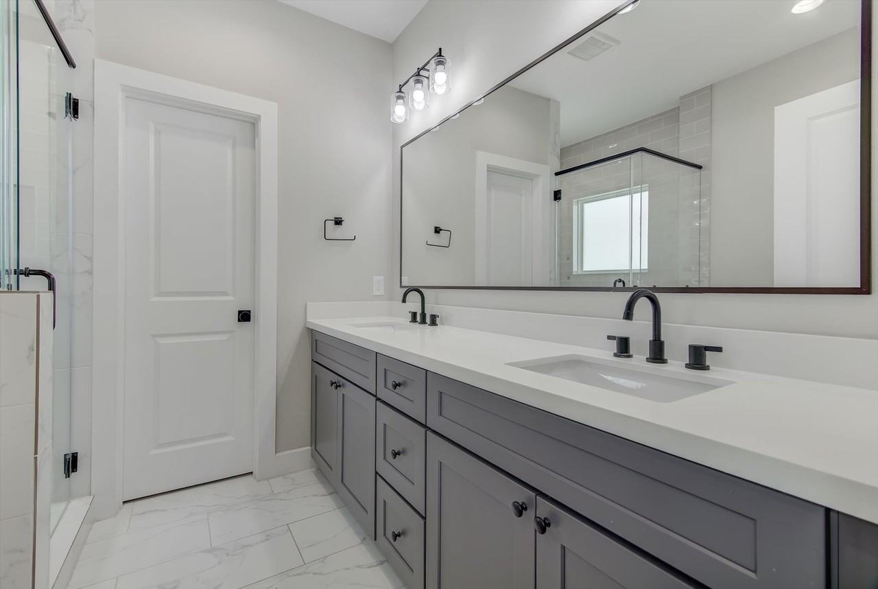 1329 Buescher Dr #1329 - Photo 4 of 36