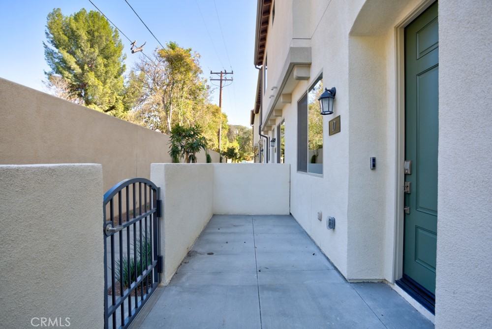 17 Bedford Ct #17 - Photo 2 of 44