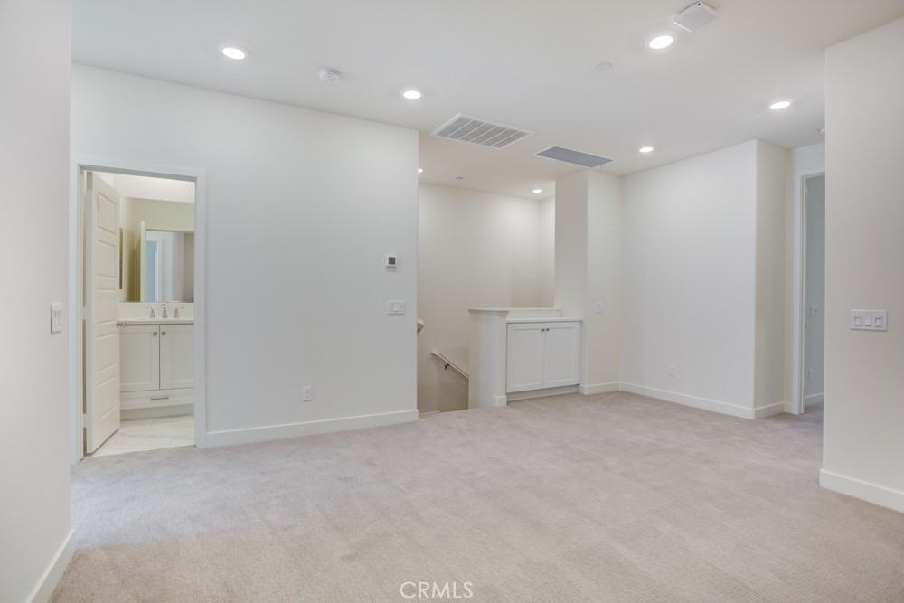 17 Bedford Ct #17 - Photo 4 of 44