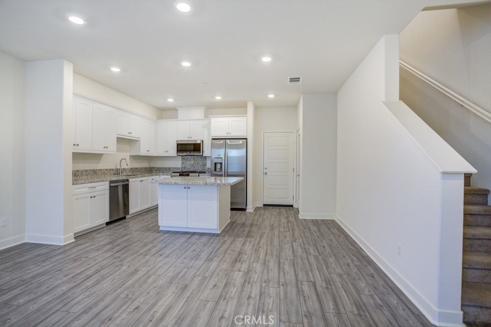 17 Bedford Ct #17 - Photo 6 of 44