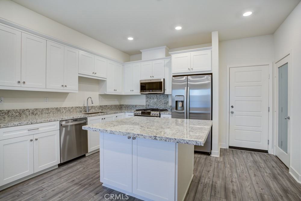 17 Bedford Ct #17 - Photo 7 of 44