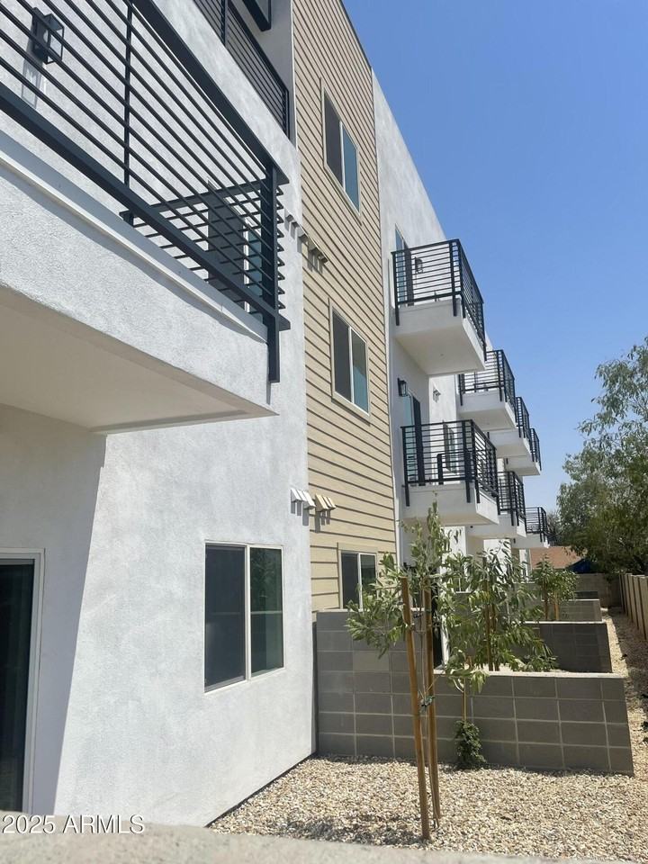 1457 East Taylor Street