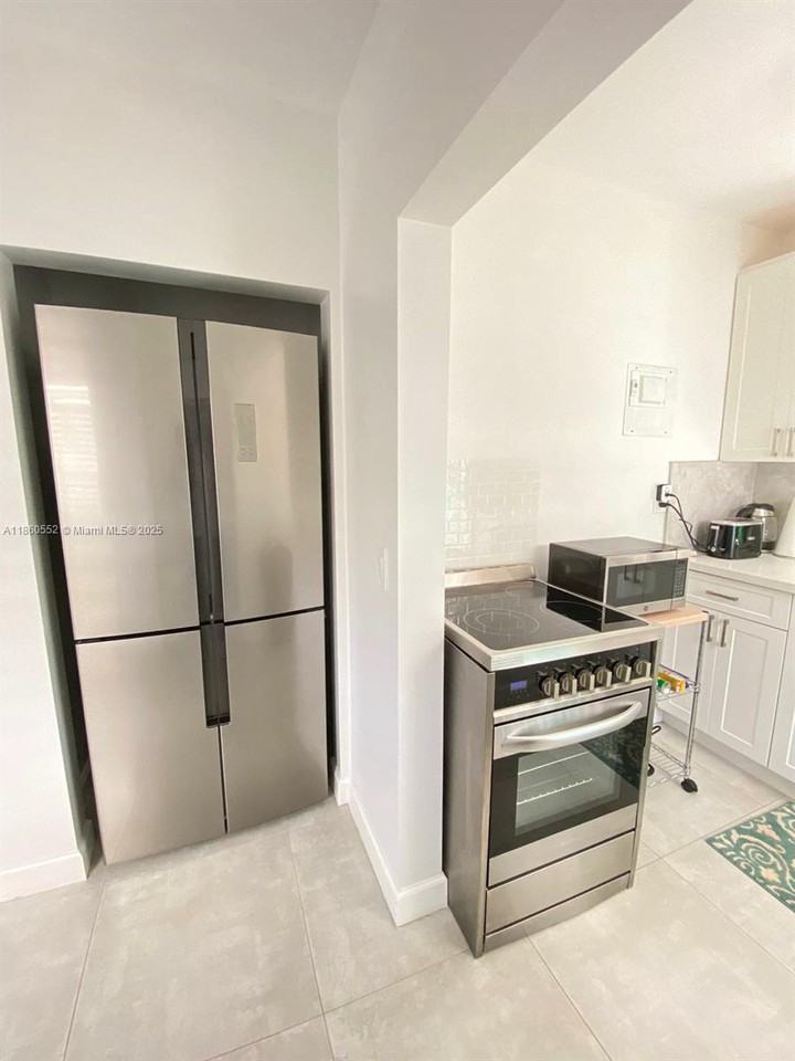 118 Northeast 46th Street #118C - Photo 6 of 10