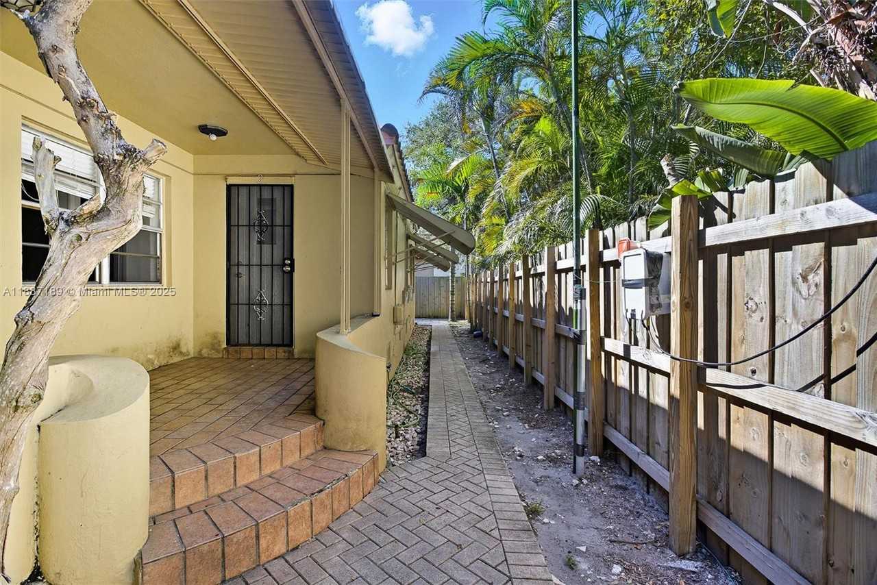 1718 Pierce Street #1718-2 - Photo 6 of 19