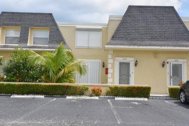 1018 Northeast 25th Avenue #1018 - Photo 3 of 35