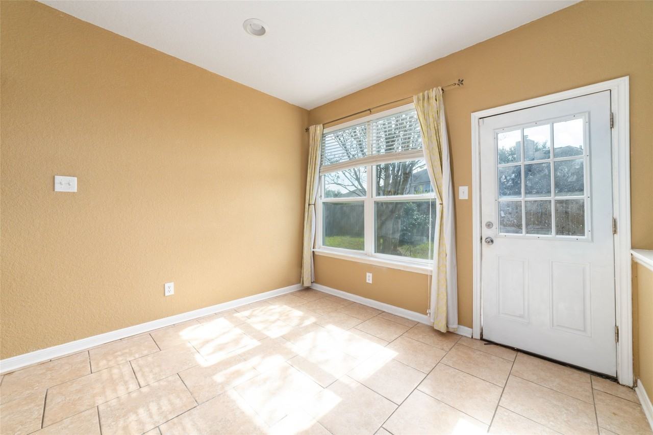 12426 Taylorwood Lane #12426 - Photo 4 of 32