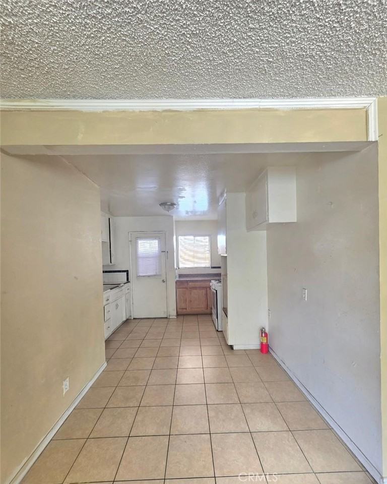 1841 Crestwood Lane #1841 - Photo 5 of 8