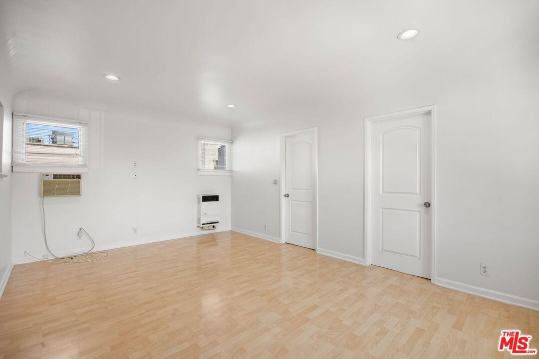 435 West Elk Avenue #435 - Photo 4 of 15