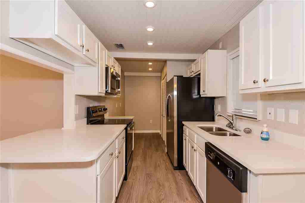 2426 Stratford Dr #2426 - Photo 2 of 16