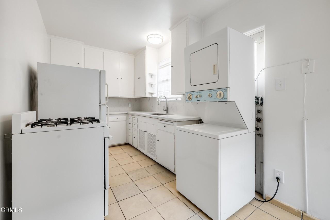 412 Pioneer Dr #412 - Photo 5 of 10