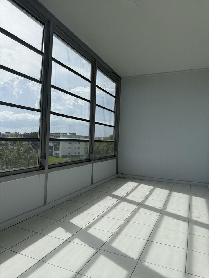 4085 Cornwall E #4085 - Photo 3 of 15