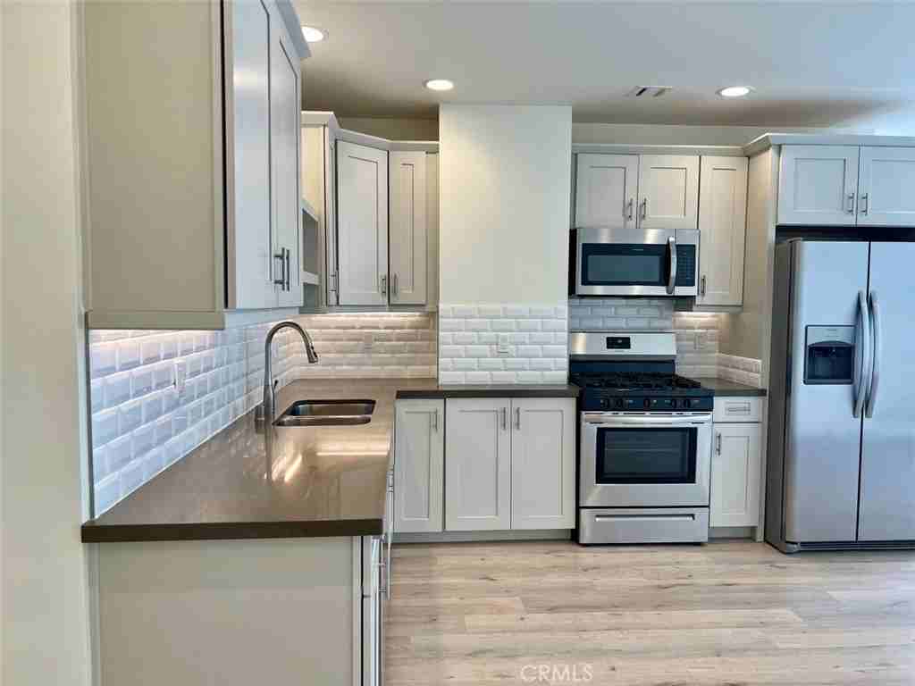 314 W 6th St #314-506 - Photo 3 of 12