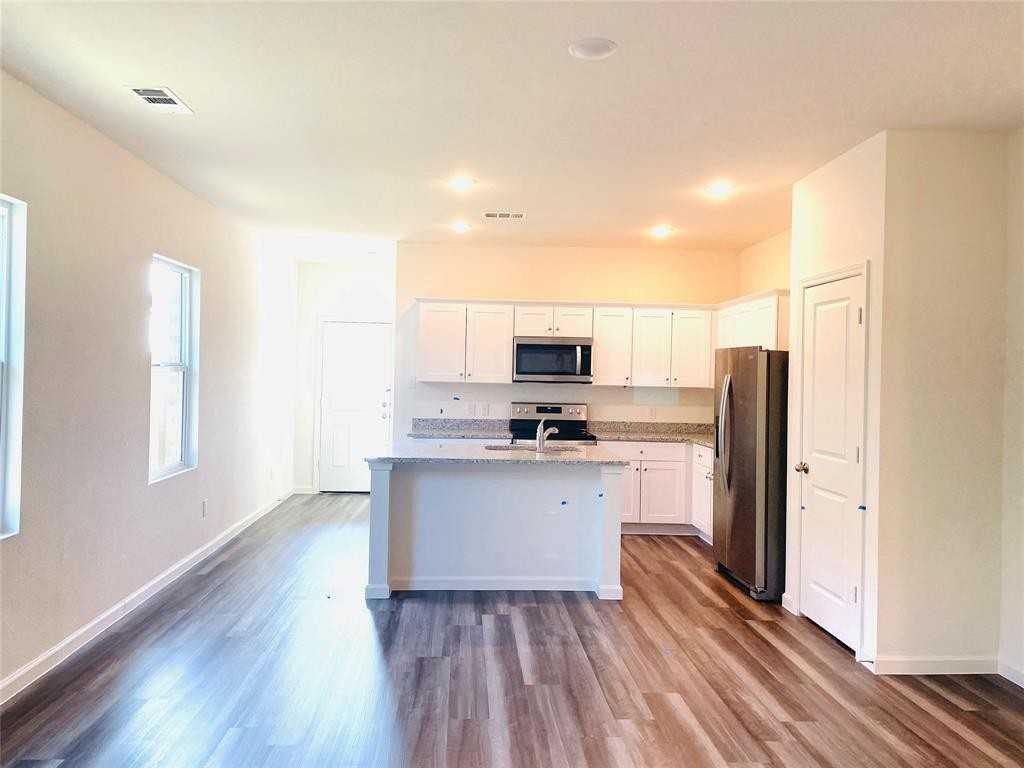 1608 Washington St #1608 - Photo 3 of 13