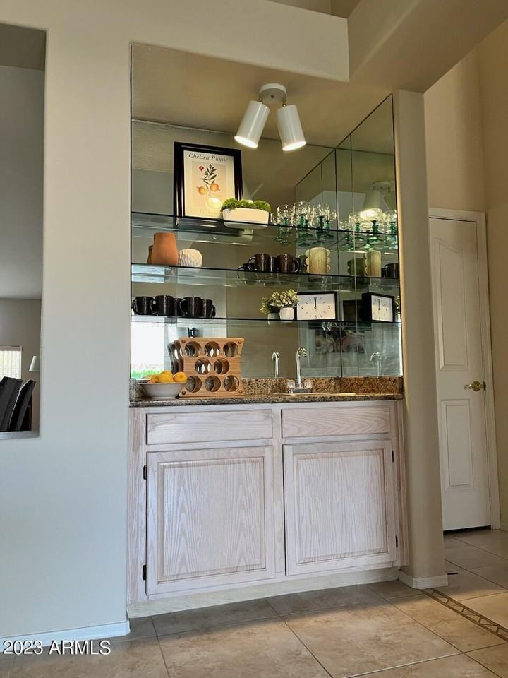 9013 West Kerry Lane #9013 - Photo 7 of 36