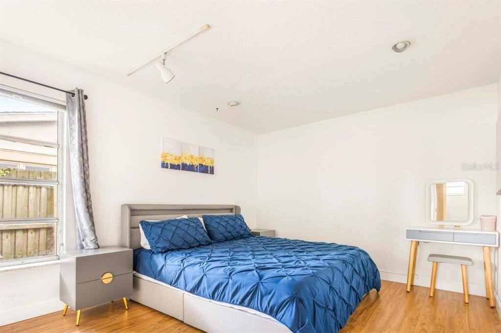 12110 93rd Way #12110 - Photo 3 of 24