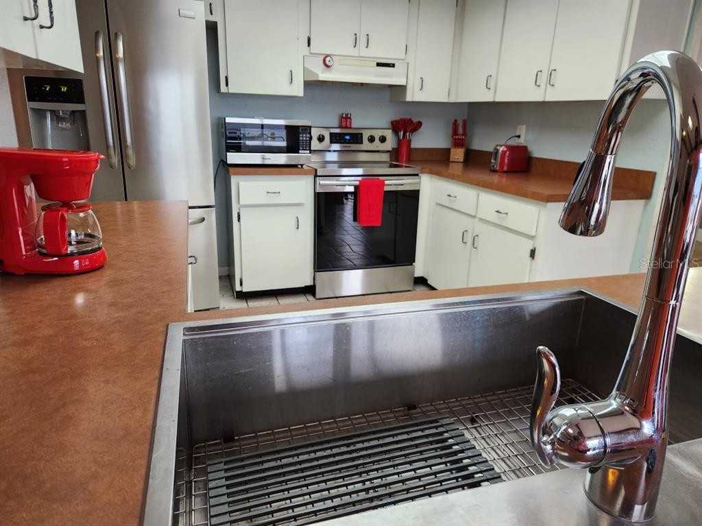 12110 93rd Way #12110 - Photo 5 of 24