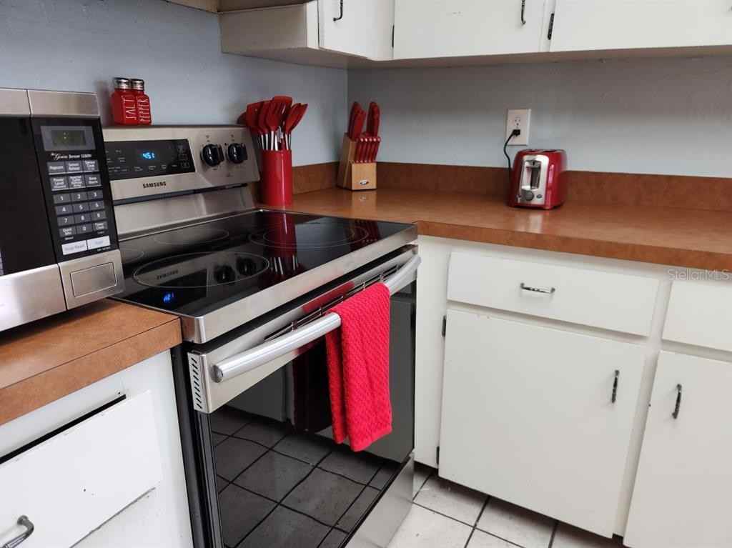 12110 93rd Way #12110 - Photo 6 of 24