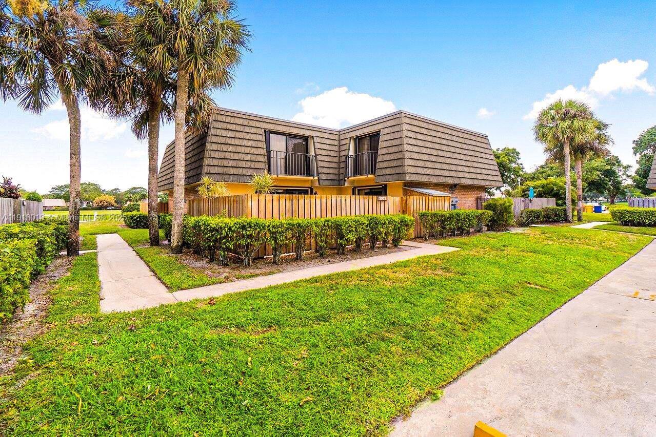 1613 16th Way #1613-1613 - Photo 6 of 21