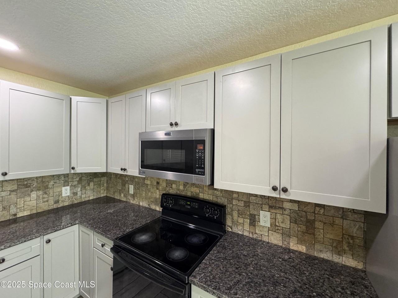 2914 Stetson St #2914 - Photo 5 of 48