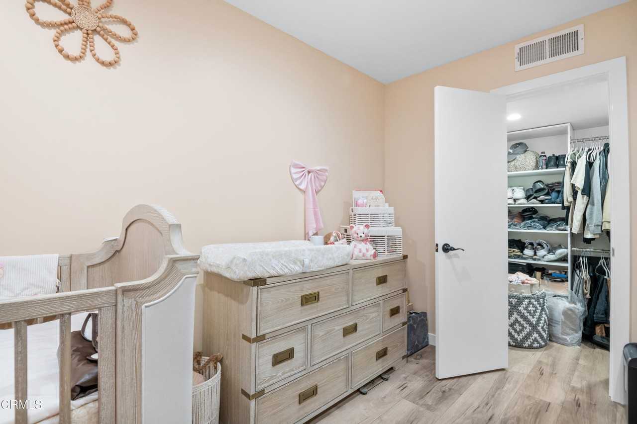 20224 Cohasset Street