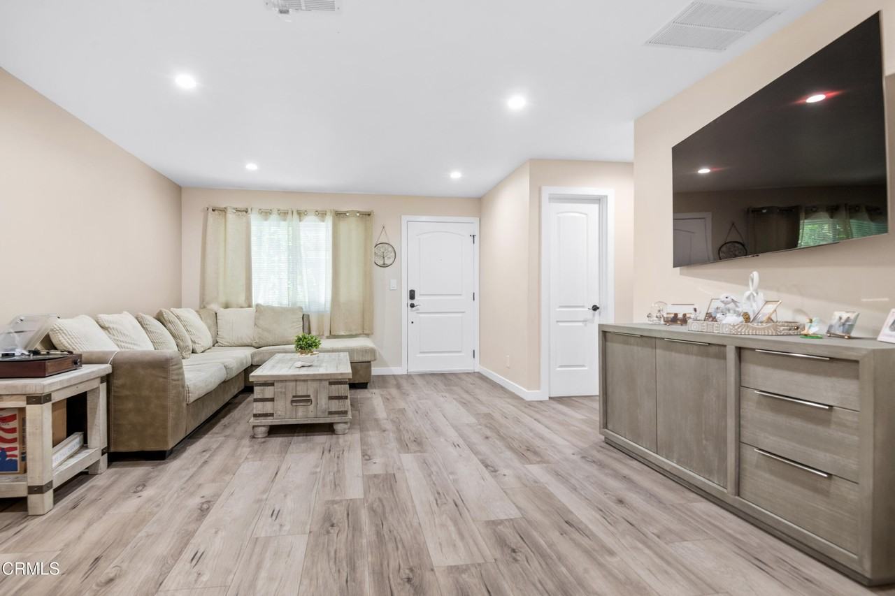 20224 Cohasset St #20224-12 - Photo 3 of 32