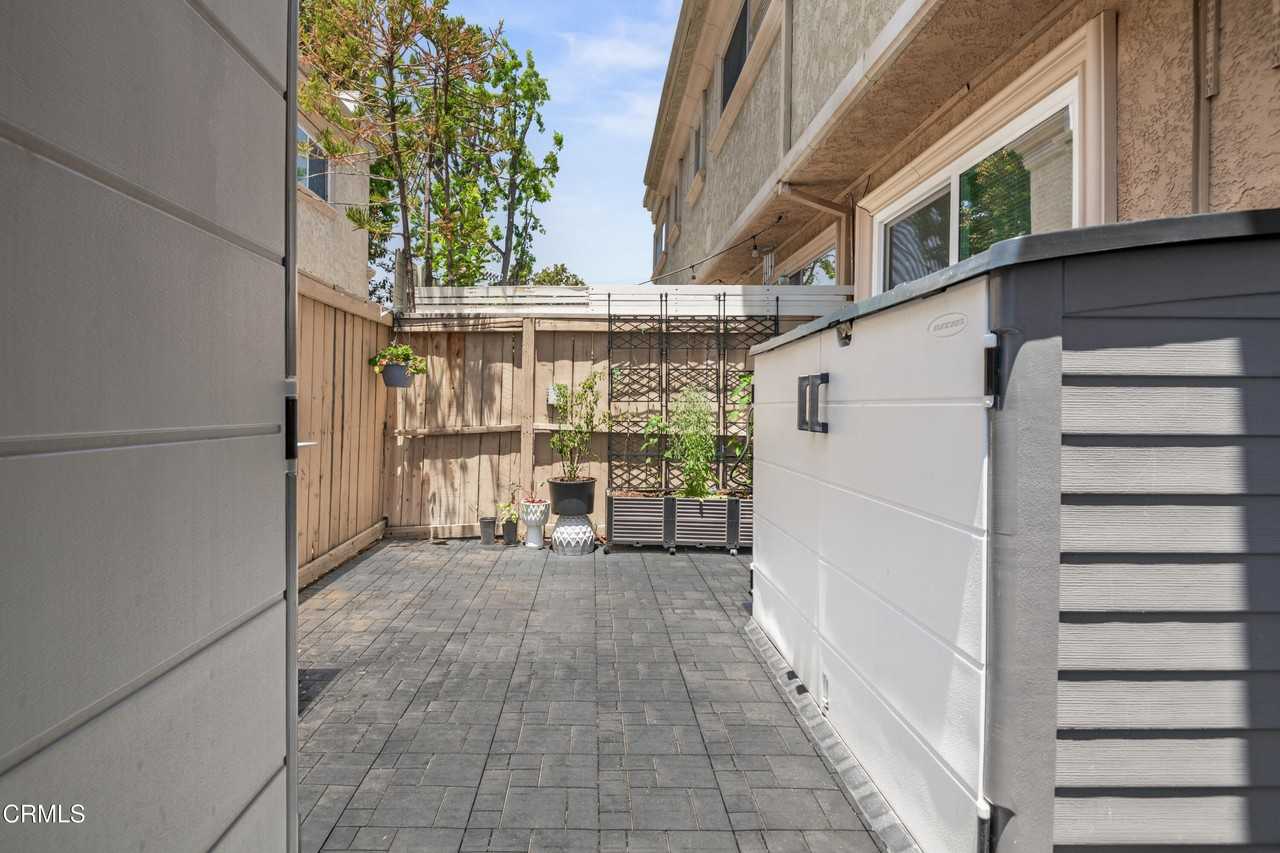 20224 Cohasset St #20224-12 - Photo 5 of 32