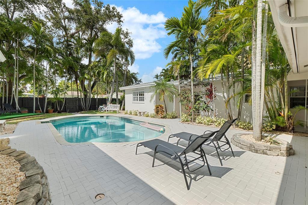 1400 Northeast 4th Court #1400-1 - Photo 4 of 14