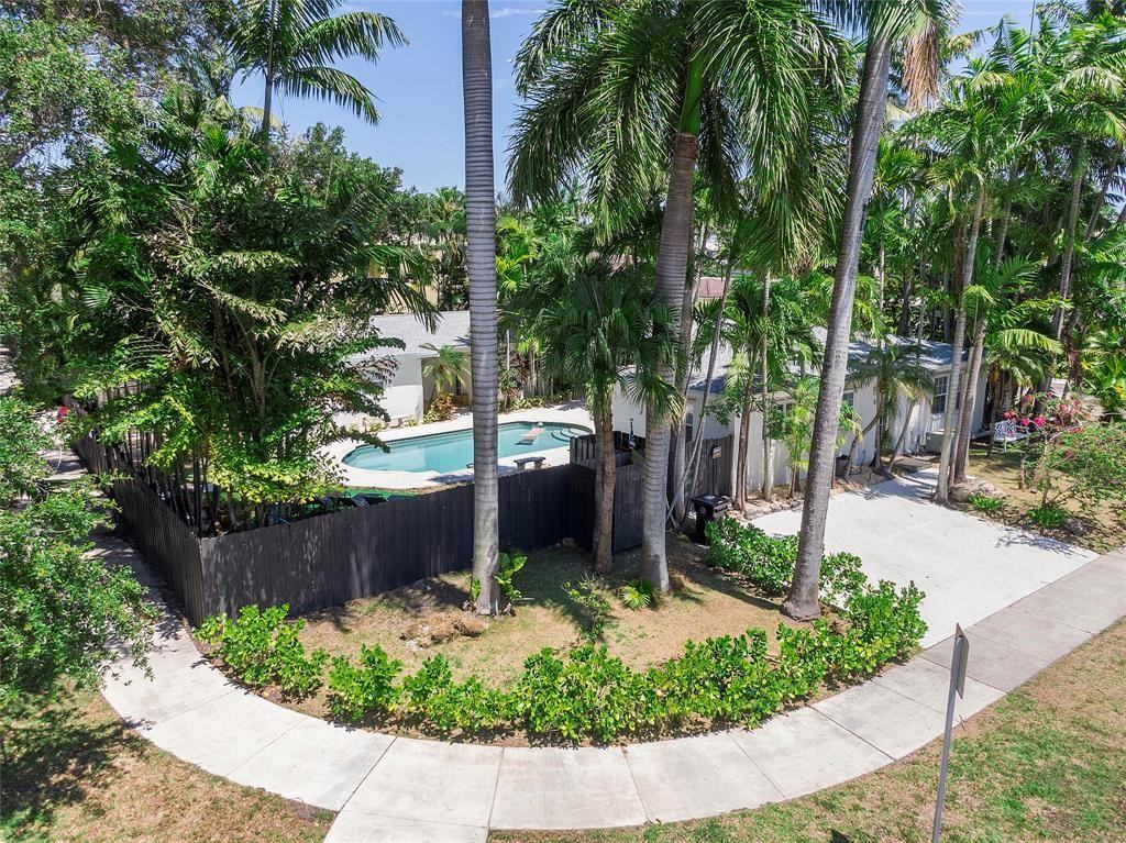 1400 Northeast 4th Court #1400-1 - Photo 6 of 14