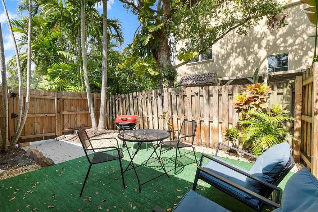 1400 Northeast 4th Court #1400-1 - Photo 7 of 14