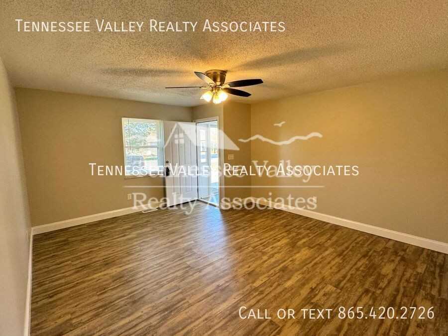 997 Kirk Ave - Photo 3 of 14