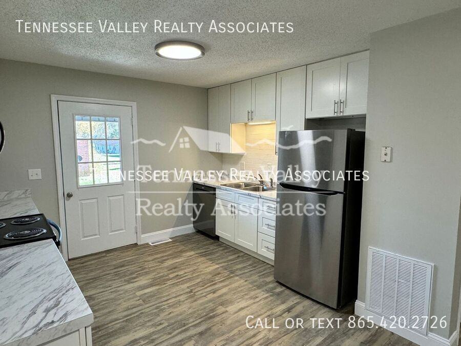 997 Kirk Ave - Photo 4 of 14