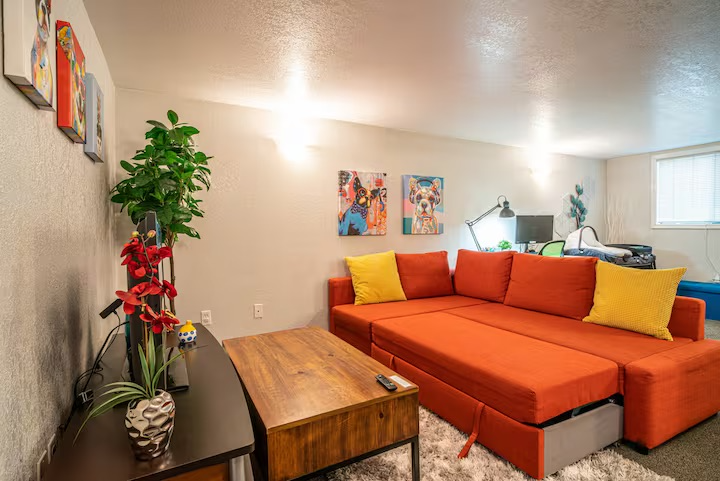 323 N 46th St #B - Photo 3 of 20