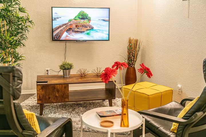 323 N 46th St #B - Photo 4 of 20